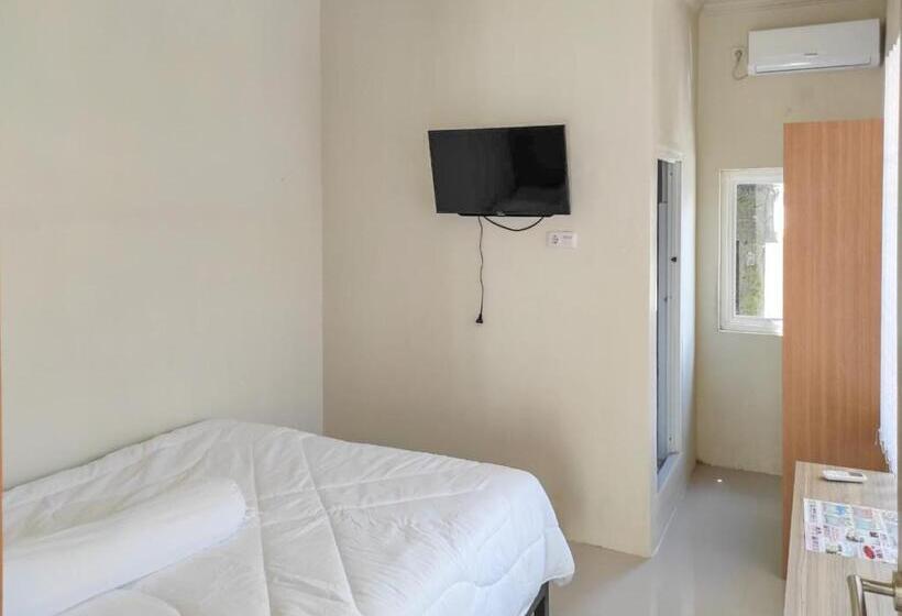 Otel Reddoorz Syariah At Karema Area Mamuju