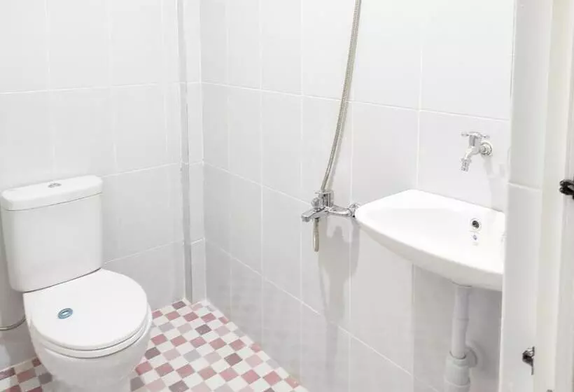 Hotelli Reddoorz Syariah At Karema Area Mamuju