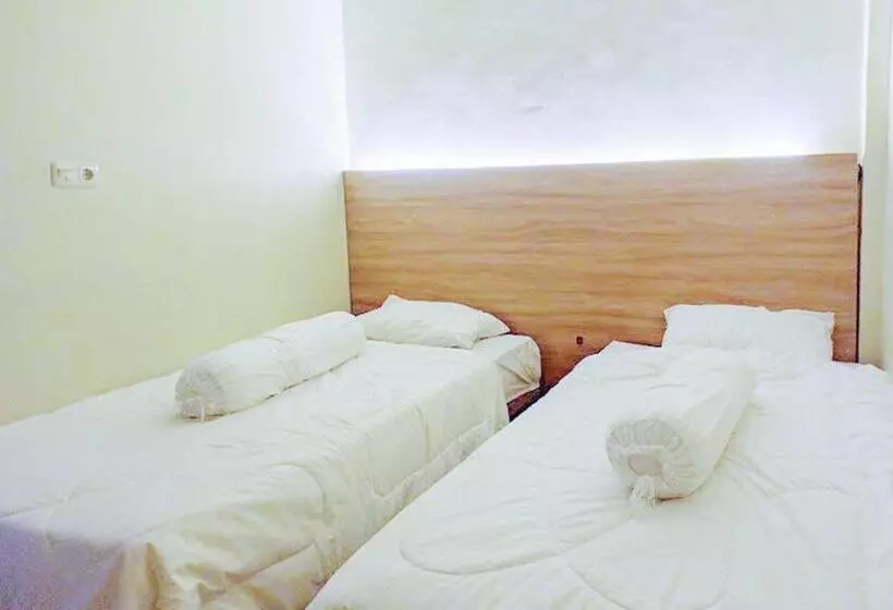 Hotelli Reddoorz Syariah At Karema Area Mamuju