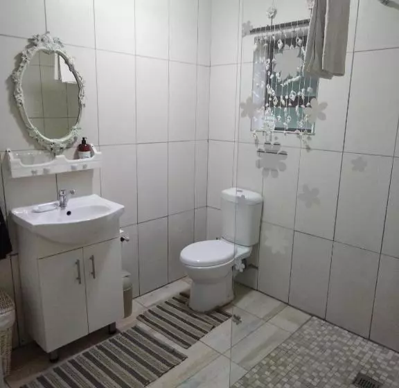 Majatalo Dollies Place