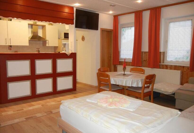 פנסיון Ferienwohnung Wacker, Apartments Und Zimmer