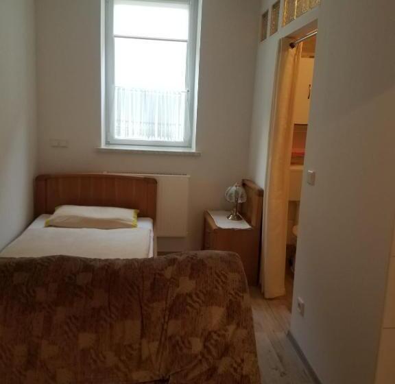 פנסיון Ferienwohnung Wacker, Apartments Und Zimmer