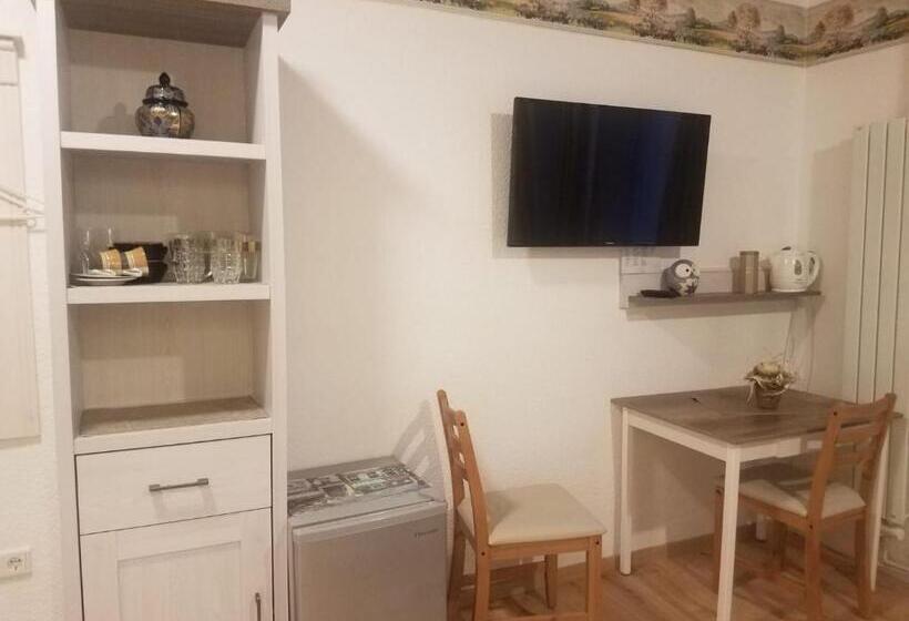 פנסיון Ferienwohnung Wacker, Apartments Und Zimmer