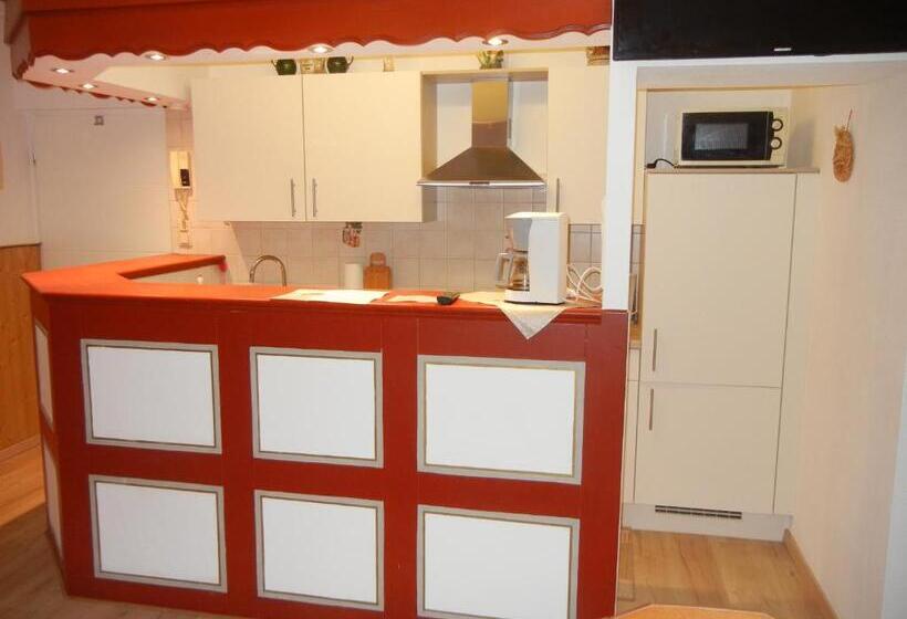 פנסיון Ferienwohnung Wacker, Apartments Und Zimmer