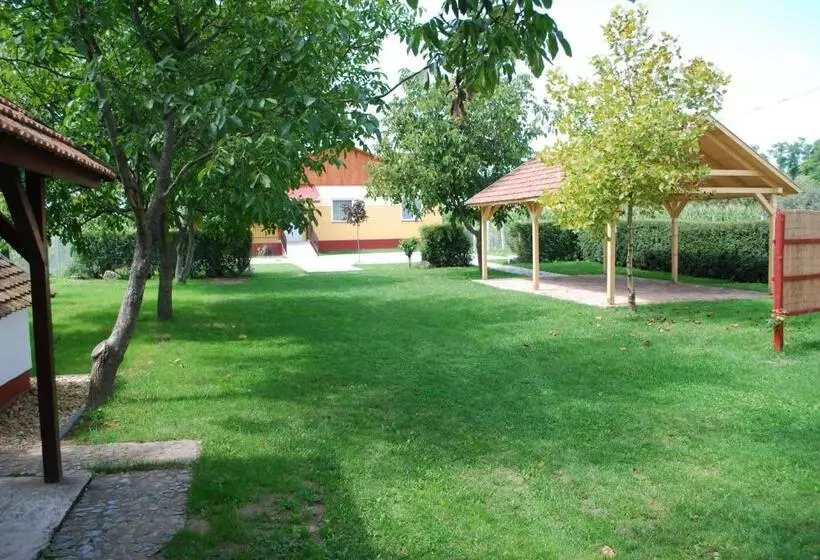 Majatalo Guest House St. Mária