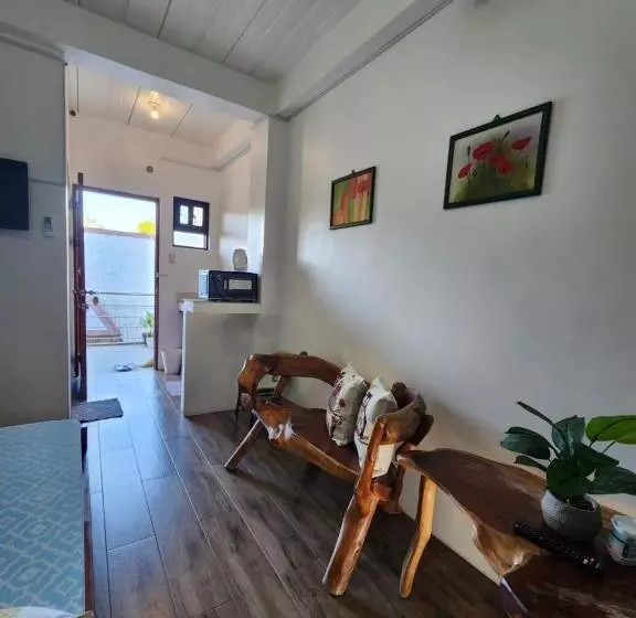 Retkeilymaja Ashburn S Transient Bauang La Union   Barkada, Limited Parking, Self Check In, Self Service