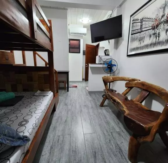 Retkeilymaja Ashburn S Transient Bauang La Union   Barkada, Limited Parking, Self Check In, Self Service