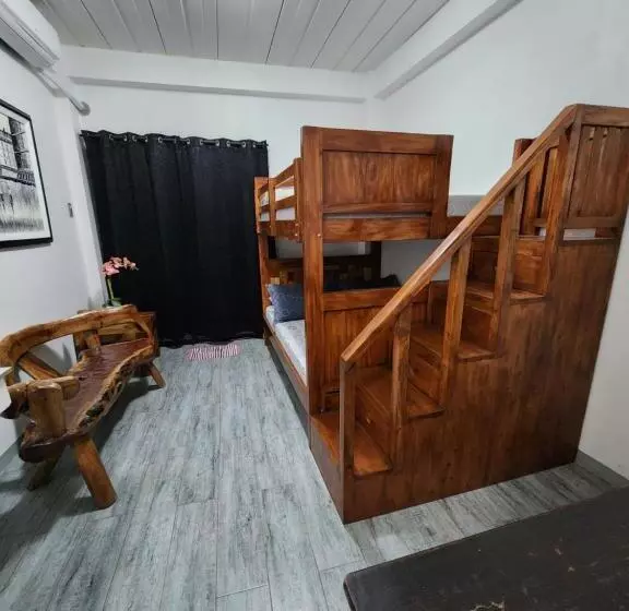 Retkeilymaja Ashburn S Transient Bauang La Union   Barkada, Limited Parking, Self Check In, Self Service