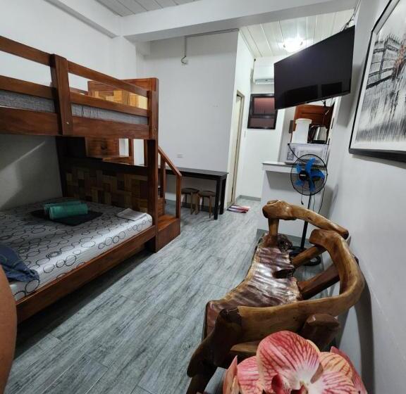 Herberge Ashburn S Transient Bauang La Union   Barkada, Limited Parking, Self Check In, Self Service