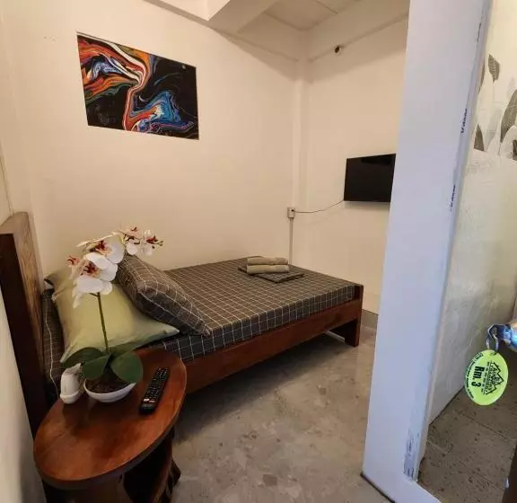 Retkeilymaja Ashburn S Transient Bauang La Union   Barkada, Limited Parking, Self Check In, Self Service