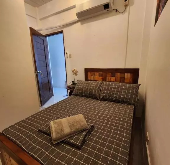 Retkeilymaja Ashburn S Transient Bauang La Union   Barkada, Limited Parking, Self Check In, Self Service