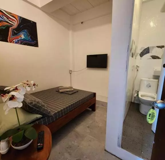 Retkeilymaja Ashburn S Transient Bauang La Union   Barkada, Limited Parking, Self Check In, Self Service