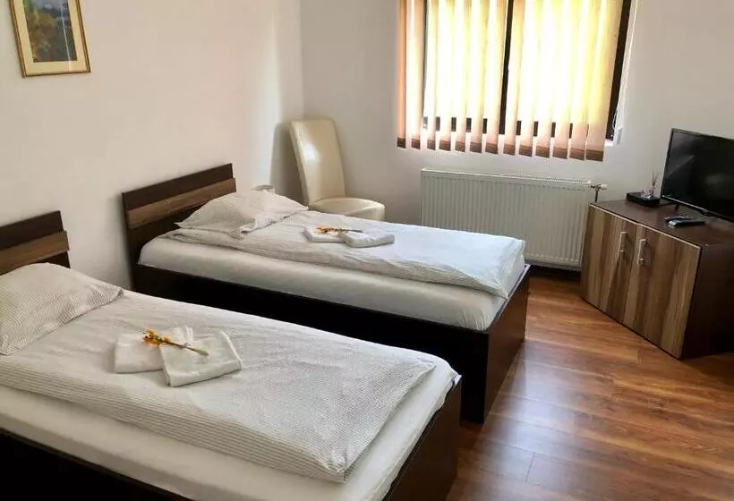 Aamiaismajoitus (B&B) Aranykakas étterem és Panzió