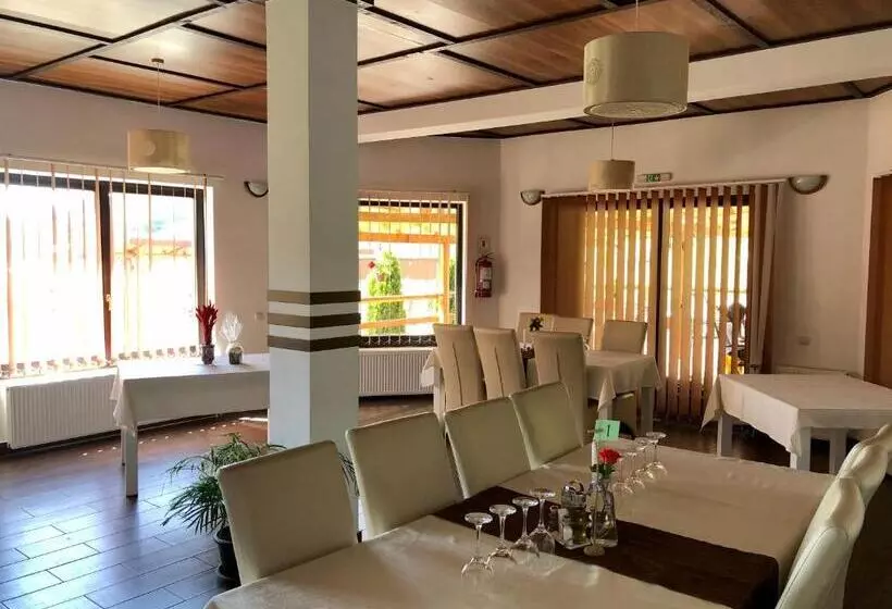 Aamiaismajoitus (B&B) Aranykakas étterem és Panzió