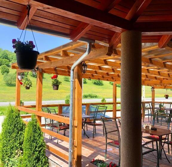 住宿加早餐  Aranykakas étterem és Panzió