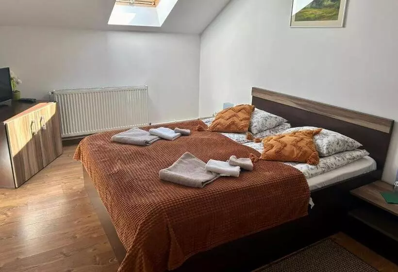 Aamiaismajoitus (B&B) Aranykakas étterem és Panzió