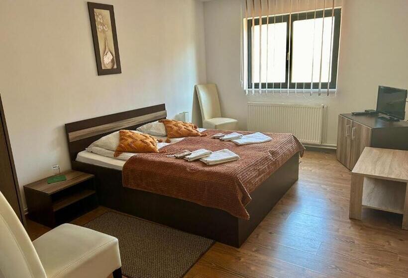 住宿加早餐  Aranykakas étterem és Panzió