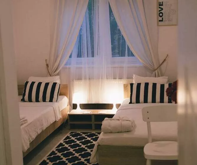 Aamiaismajoitus (B&B) Youness Wellness Clinic & Retreats