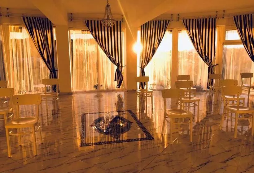 Aamiaismajoitus (B&B) Youness Wellness Clinic & Retreats