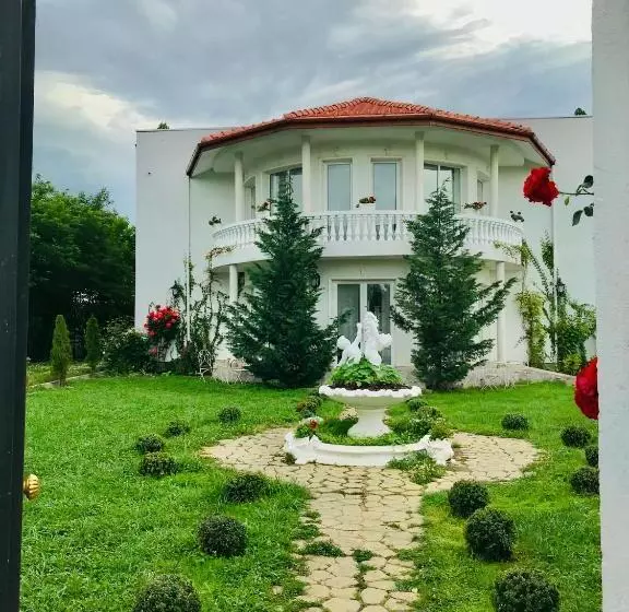 Aamiaismajoitus (B&B) Youness Wellness Clinic & Retreats