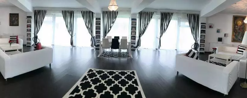 Aamiaismajoitus (B&B) Youness Wellness Clinic & Retreats