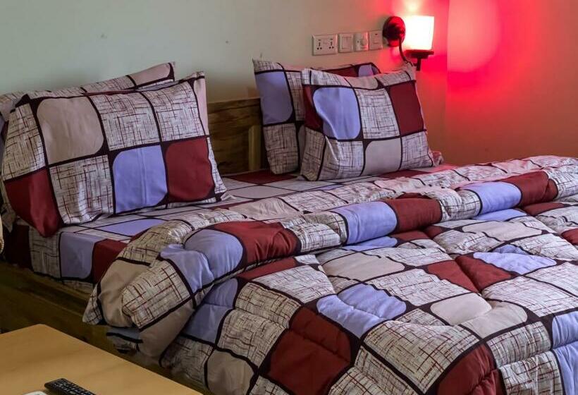 فندق Small World