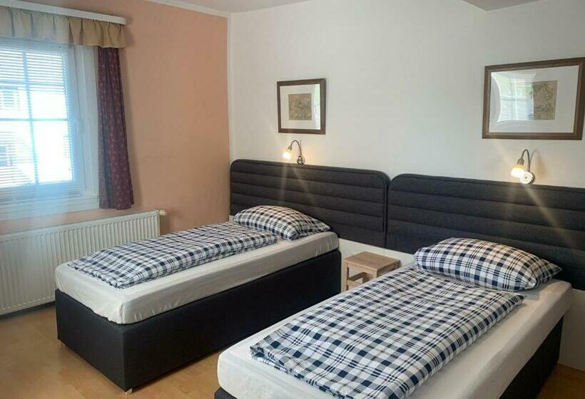 בית מלון כפרי Zum Weißen Ross