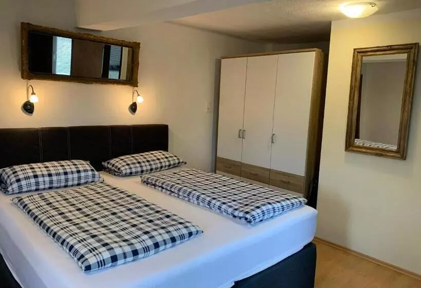 Hotelli Zum Weißen Ross