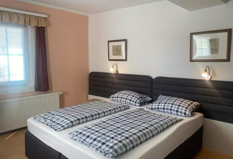 Hotelli Zum Weißen Ross