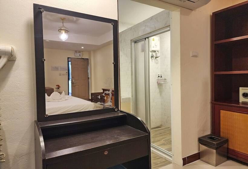 Kim Hotel At Bangplong