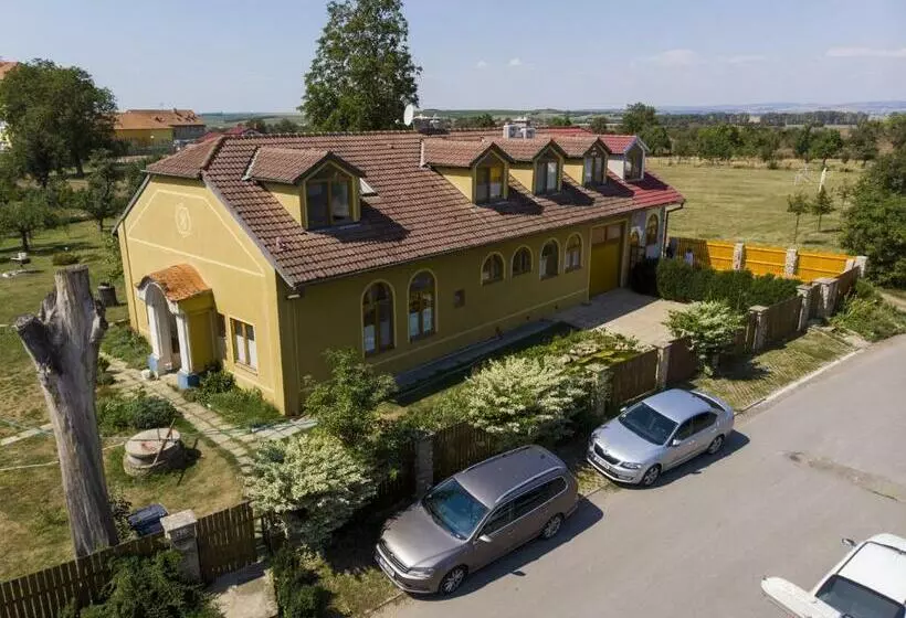 Majatalo Penzion U Maléřa