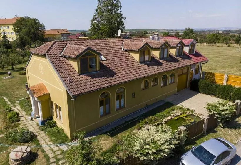 Majatalo Penzion U Maléřa