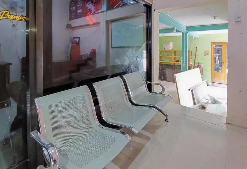 Hotelli Artayya Puri 3 Syariah Near Terminal Caruban Mitra Reddoorz