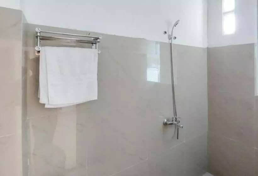 Hotelli Artayya Puri 3 Syariah Near Terminal Caruban Mitra Reddoorz