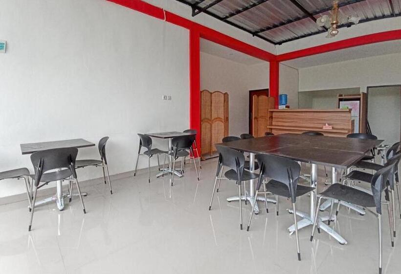 Hotel Reddoorz Syariah Near Sentani City Square