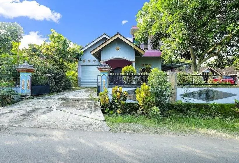 Hotelli Spot On 91154 Desa Wisata Wayang Manyaran Wonogiri