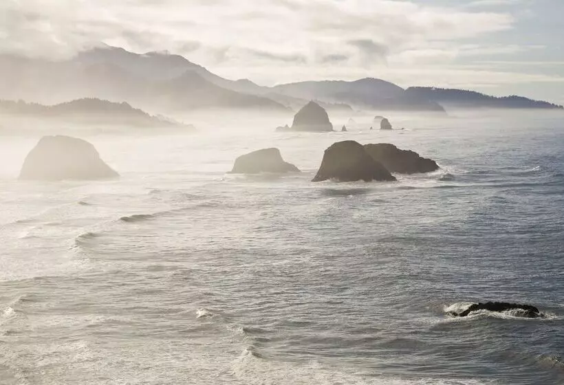 Hotelli Arch Cape Inn And Retreat Cannon Beach