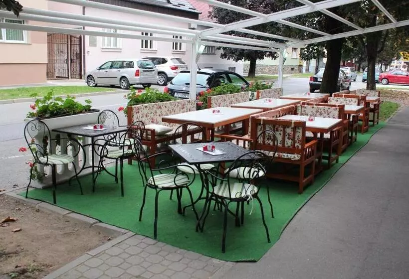 Hotelli Bed & Breakfast Vila Stanišić