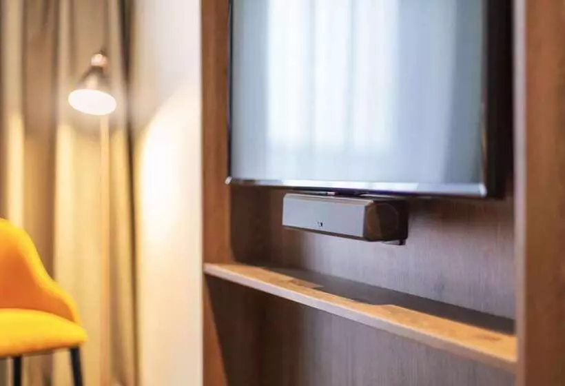 هتل Holiday Inn   The Niu, Yen Hamburg City By Ihg