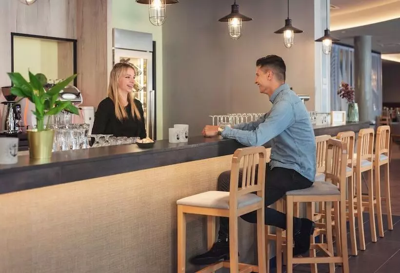 هتل Holiday Inn   The Niu, Yen Hamburg City By Ihg