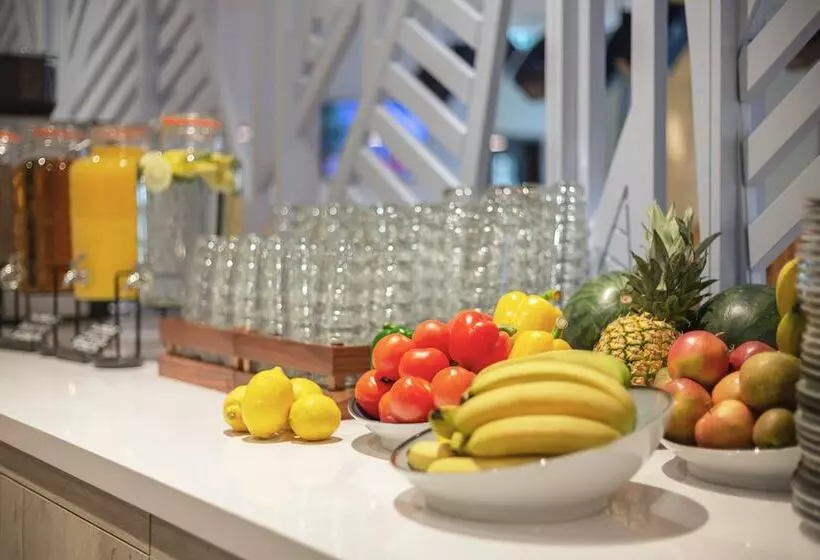 هتل Holiday Inn   The Niu, Yen Hamburg City By Ihg