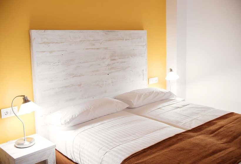 هتل Ad Hoc Carmen