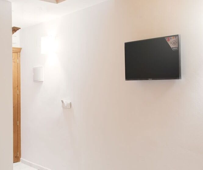 هتل Ad Hoc Carmen