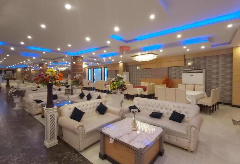 Royaute Luxury Hotel Sialkot