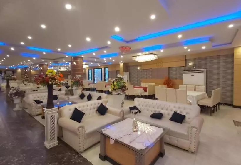 Royaute Luxury Hotel Sialkot