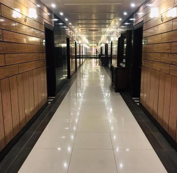 Royaute Luxury Hotel Sialkot