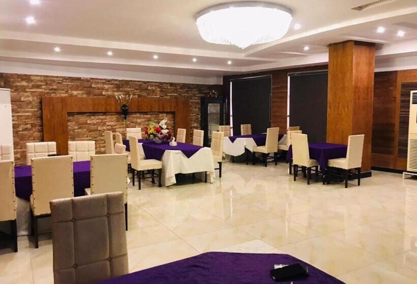 Royaute Luxury Hotel Sialkot