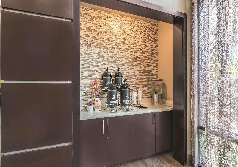 هتل La Quinta By Wyndham Tyler University Area