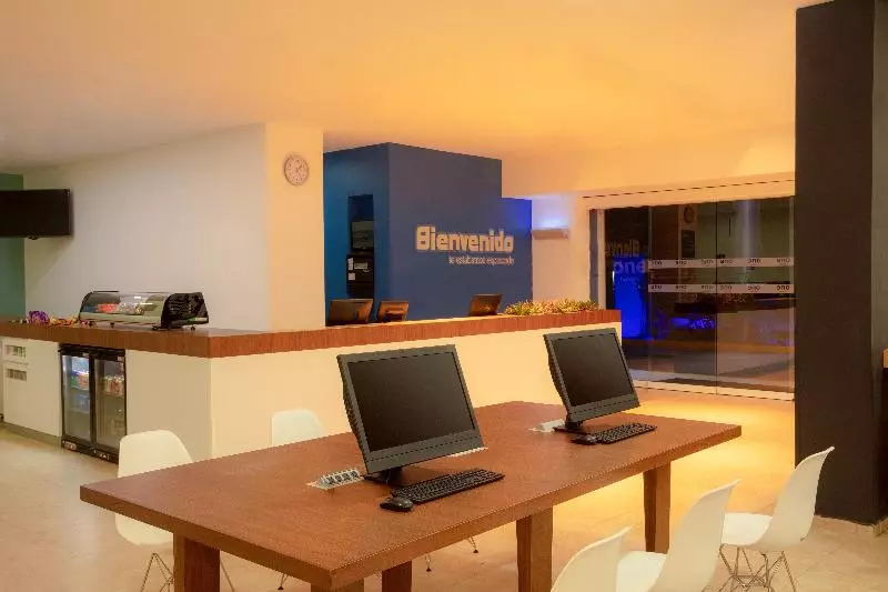 酒店 One Cancun Centro