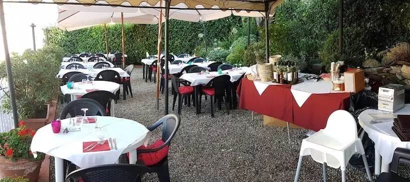Отель Ristorante Il Caminetto
